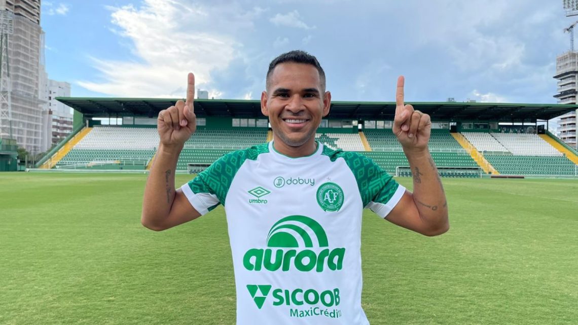 Atacante Éderson reforça a Chape na temporada 2022