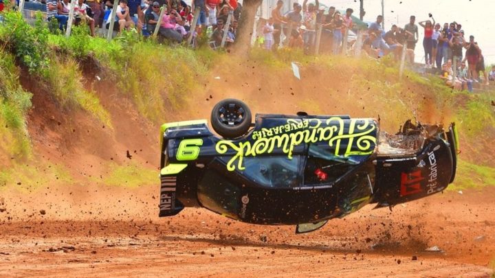 Vídeo! Piloto sofre acidente espetacular durante prova no autódromo de Joaçaba