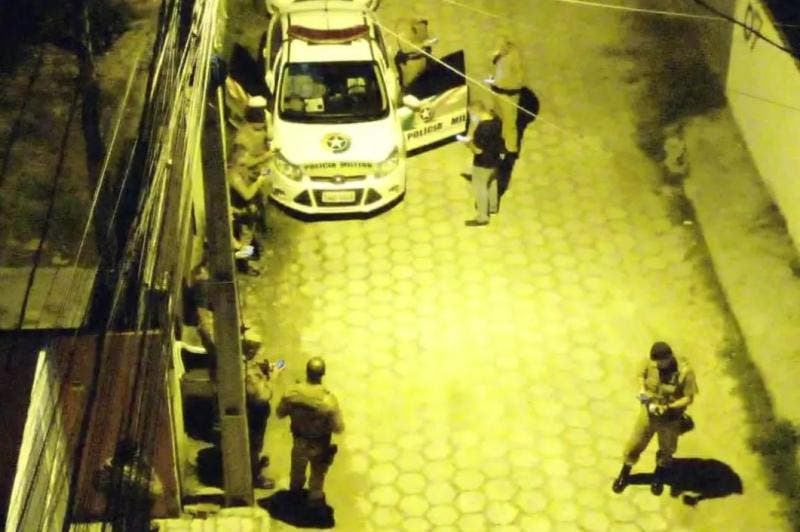 Vídeos: suspeito de matar policial é morto após confronto com a PM
