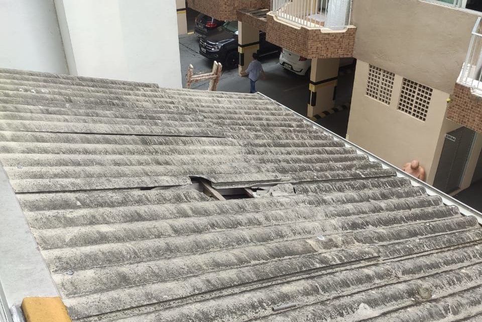 Criança de três anos cai de 6º andar de apartamento em SC