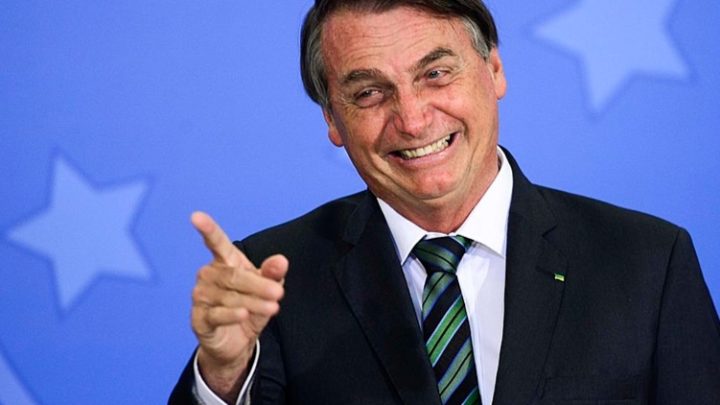 Brasil pode rebaixar pandemia de covid-19 para endemia, diz Bolsonaro