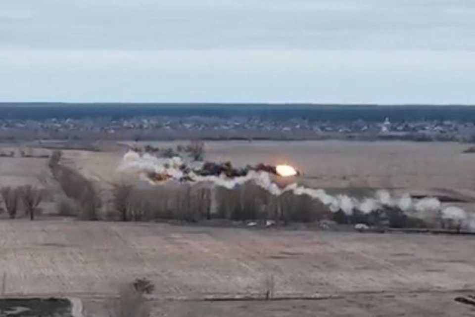 Ucrânia explode helicóptero russo; assista ao momento da explosão