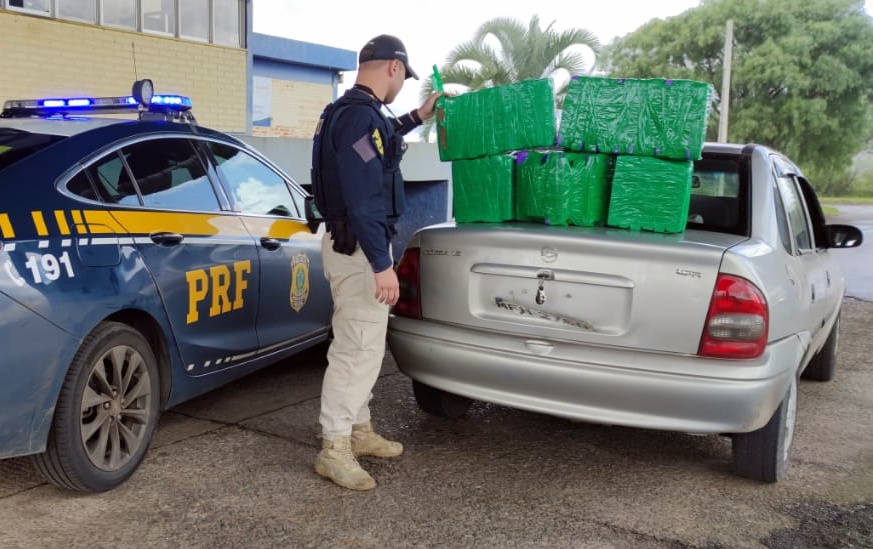 Vídeo: dois homens são presos com quase 44 quilos de maconha na BR 153 em Água Doce