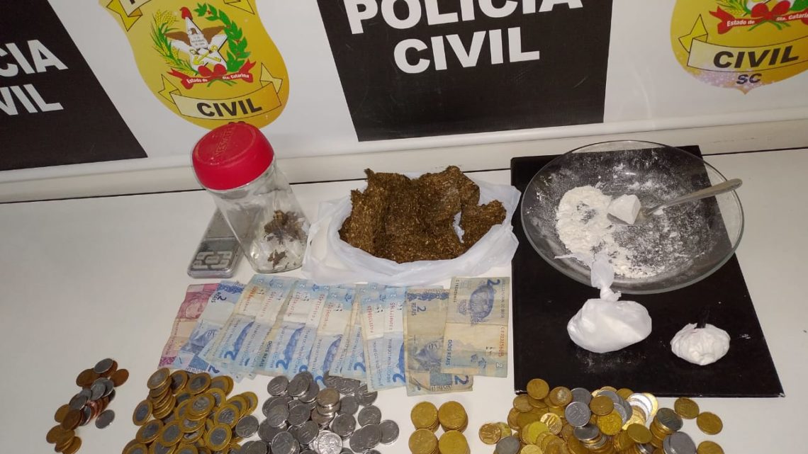 Polícia Civil cumpre mandados e apreende maconha e cocaína que eram comercializados em grupos whatsapp em Chapecó
