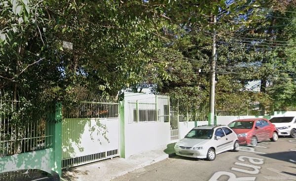 Aluno de 13 anos esfaqueia dois colegas durante a aula em escola