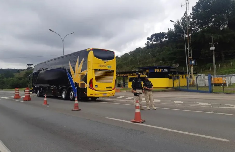 Motorista de ônibus que transportava 29 passageiros é flagrado bêbado pela PRF