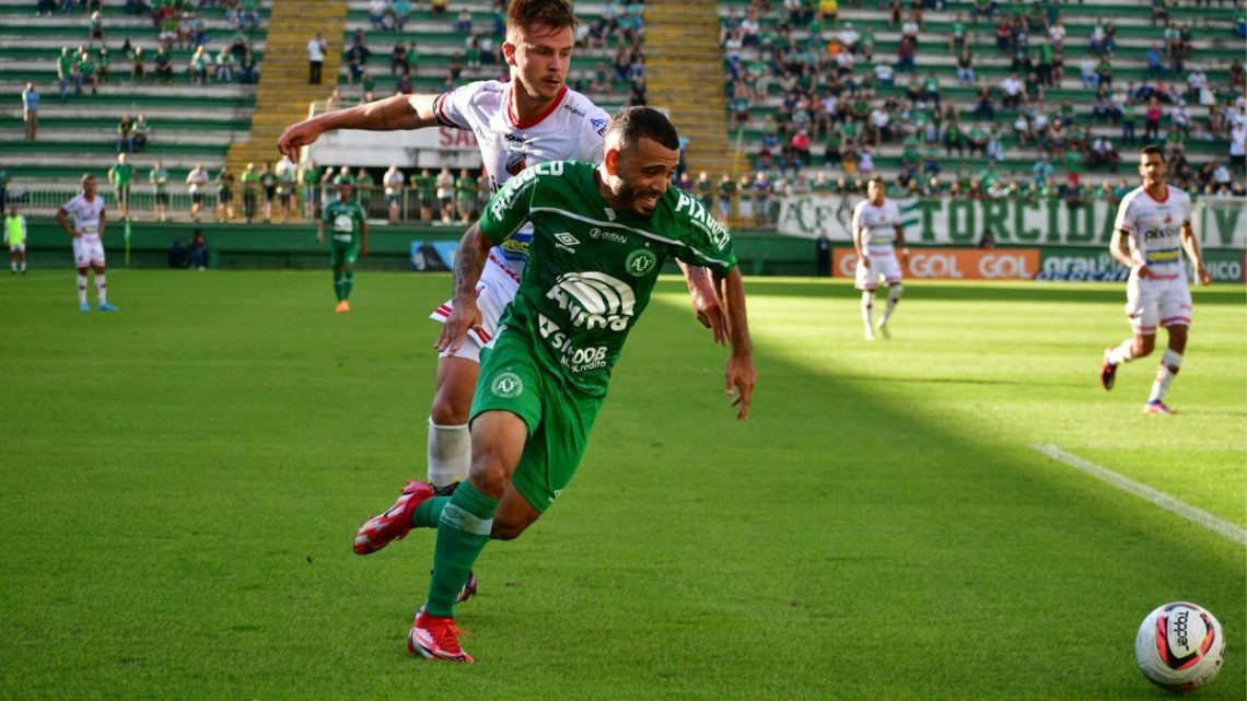 Chapecoense busca empate diante do Ituano em estreia na Série B