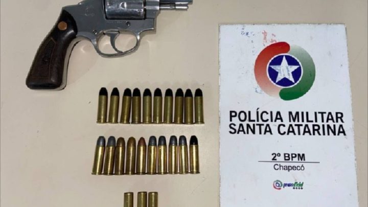 Após denúncia, homem é detido por posse ilegal de arma de fogo em Chapecó