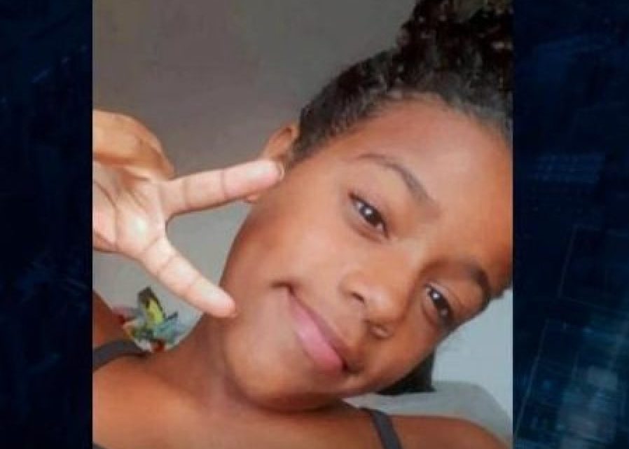 Morre menina que foi prensada por carro alegórico no Rio de Janeiro