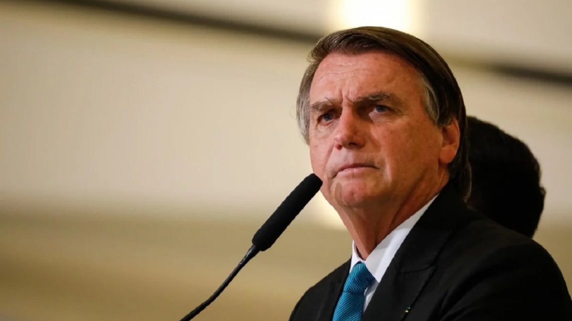 “Duas ou três pessoas querem roubar nossa liberdade, não conseguirão”, diz Bolsonaro