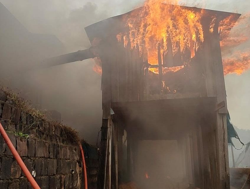 Incêndio destrói madeireira em Xaxim