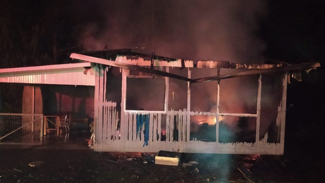Residência é destruída pelo fogo em Xaxim