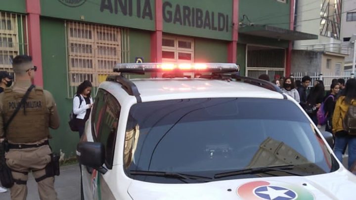 Recado com “anúncio” de massacre em escola mobiliza polícia em SC