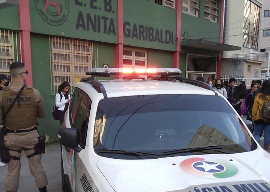 Recado com “anúncio” de massacre em escola mobiliza polícia em SC