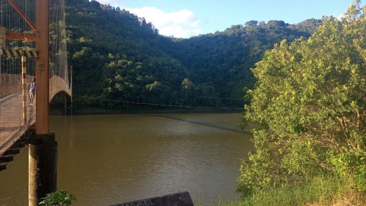 Homem morre afogado após cair do barco em rio de SC