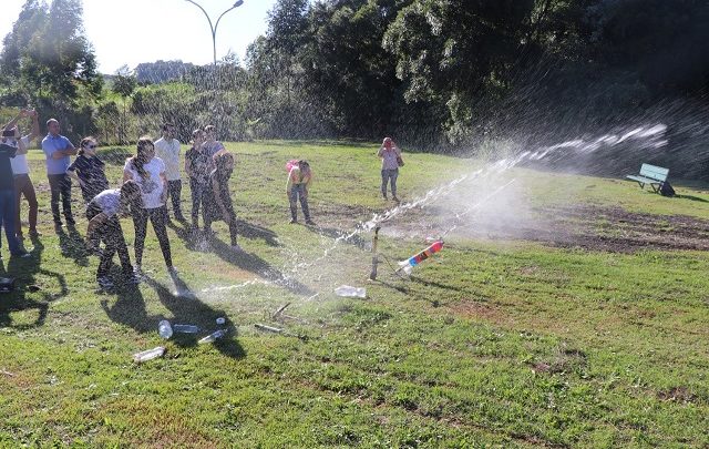Estudantes da Rede Municipal de Chapecó realizam lançamento de foguetes
