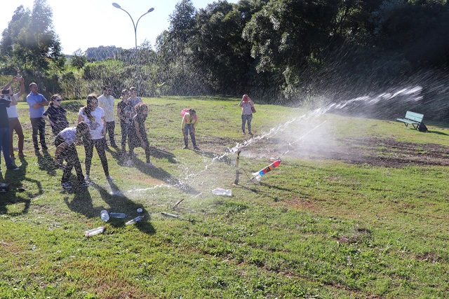 Estudantes da Rede Municipal de Chapecó realizam lançamento de foguetes