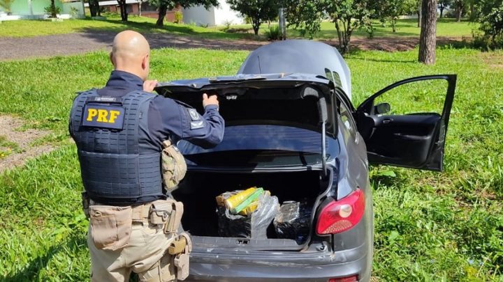 Vídeos: carregamento com maconha e cocaína é interceptado pela PRF na BR 282 em Chapecó