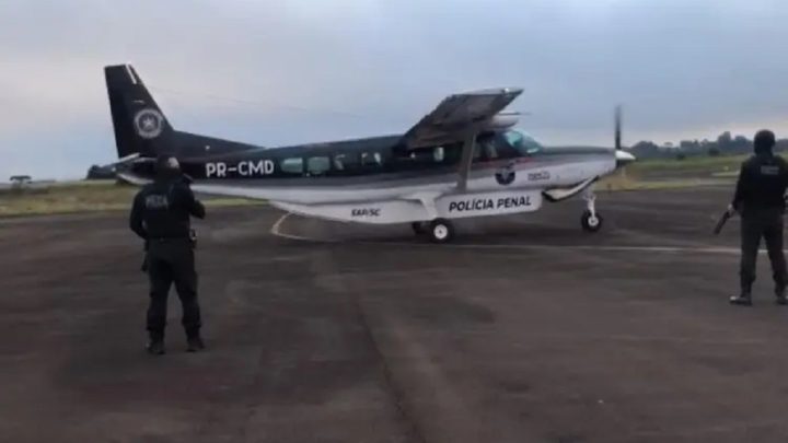SC gastará R$ 4,5 milhões com avião alugado para transportar presos