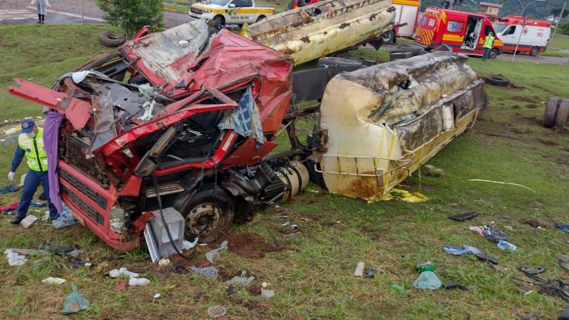 Vídeos e fotos: acidente com caminhão mata motorista de 47 anos em Chapecó