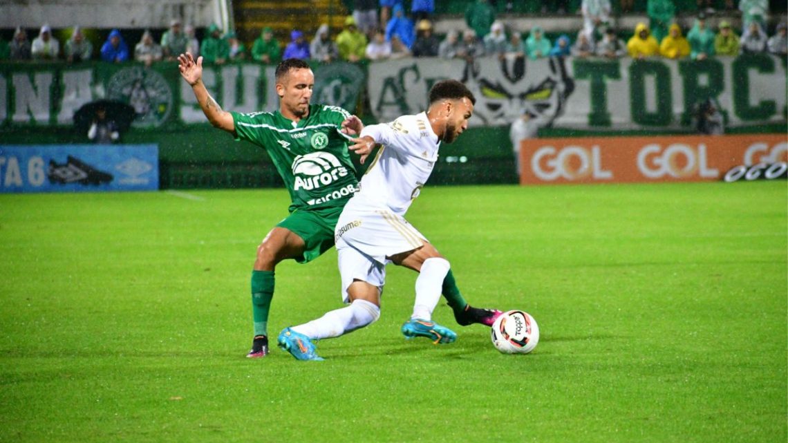 Chapecoense é superada pelo Cruzeiro e conhece a primeira derrota na Série B