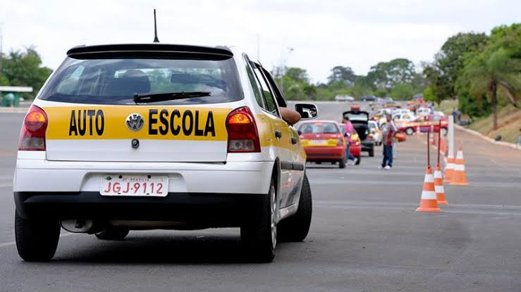 Autoescola pode deixar de ser obrigatória para tirar a CNH