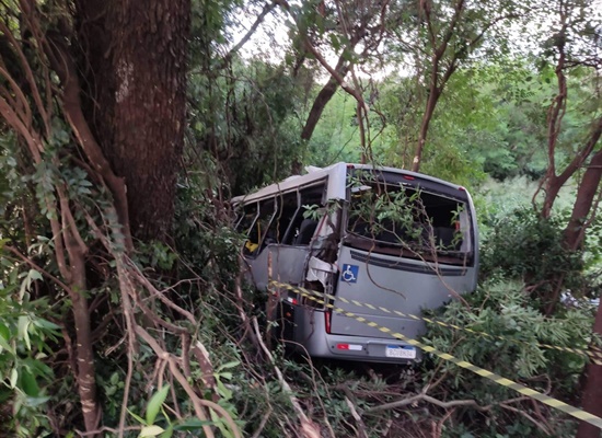 Acidente com ônibus de prefeitura deixa vários mortos e feridos na BR 467