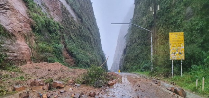 Confira quais rodovias estaduais de SC têm bloqueios em função da chuva