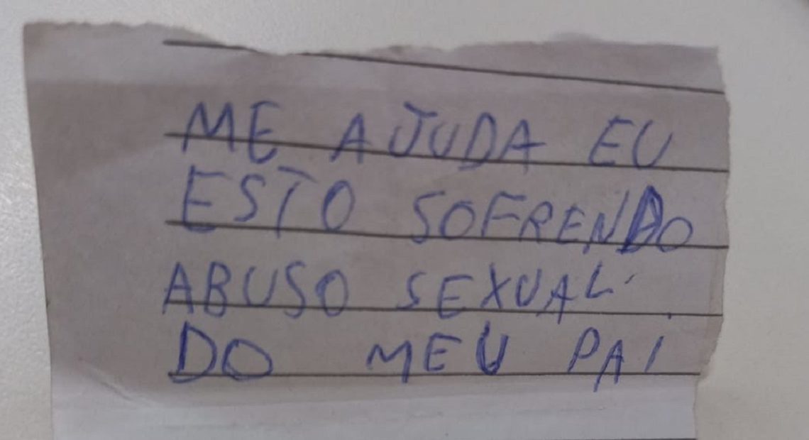 Menina de 10 anos escreve bilhete para denunciar padrasto em SC: ‘estou sofrendo abuso sexual’