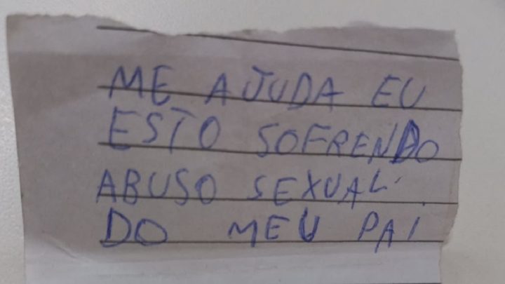 Menina de 10 anos escreve bilhete para denunciar padrasto em SC: ‘estou sofrendo abuso sexual’