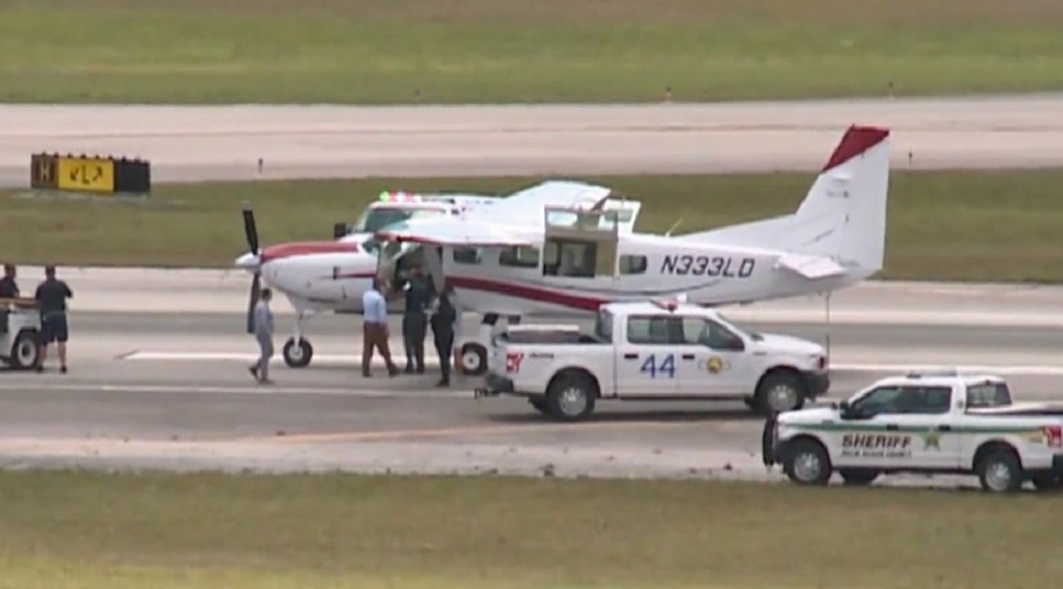 Vídeo: passageiro pousa avião após piloto passar mal durante voo