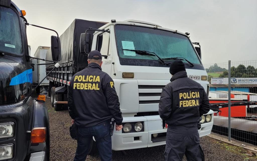 Vídeo: Polícia Federal sequestra bens de organização criminosa dedicada ao contrabando de cigarros em Chapecó