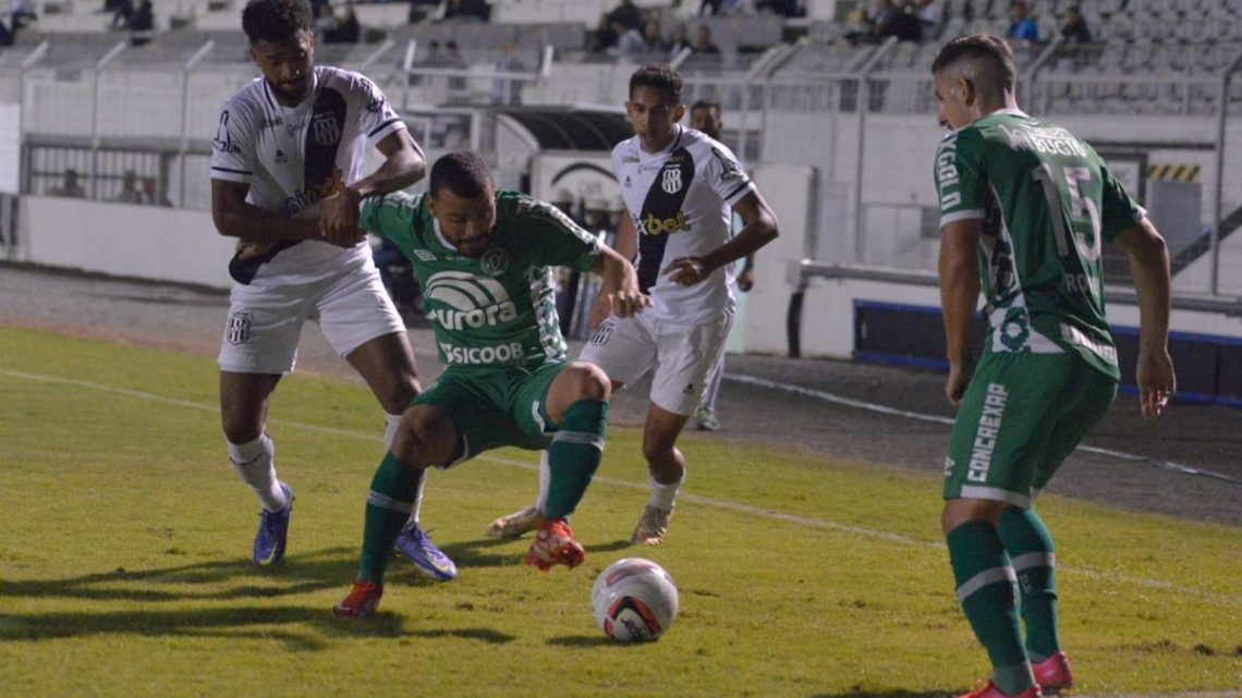 Chapecoense empata com Ponte Preta no Moisés Lucarelli