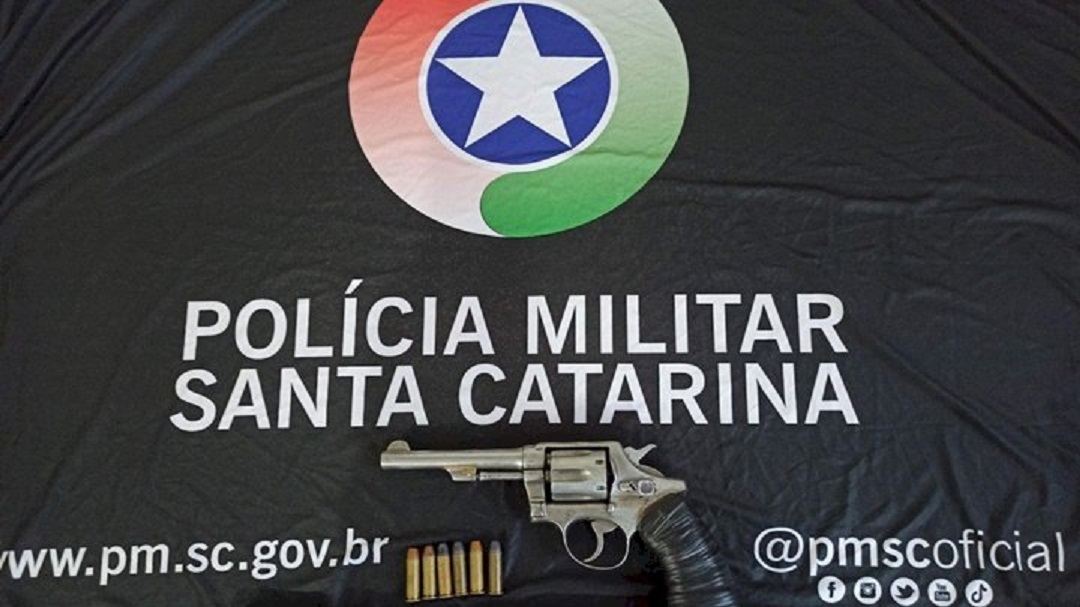 Homem é detido com arma de fogo em Chapecó