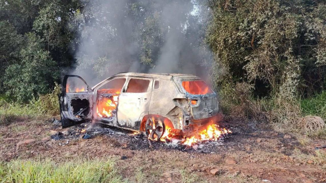 Veículo roubado é encontrado em chamas no oeste de SC