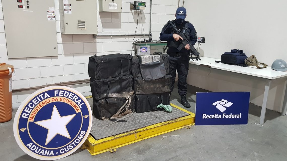 Vídeos: Receita Federal apreende 170,5 kg de cocaína no Porto de Itapoá