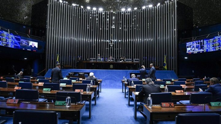 Aprovado pelo Senado projeto que limita ICMS dos combustíveis