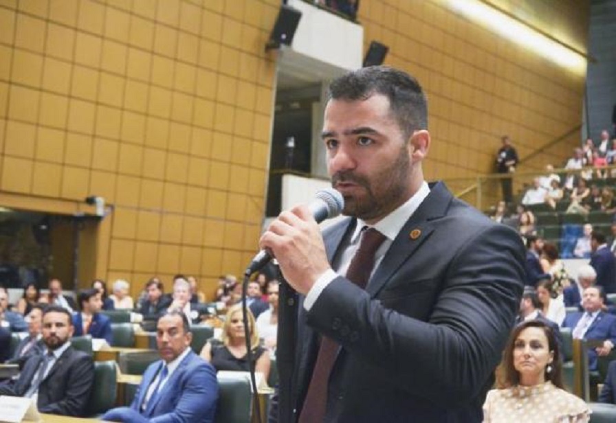 Mamãe Falei publica vídeo sendo agredido pelo ex-deputado Boca Aberta; veja