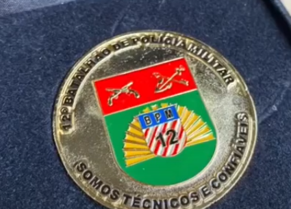 Bolsonaro recebe “Challenge Coins” da Polícia Militar catarinense; saiba o motivo