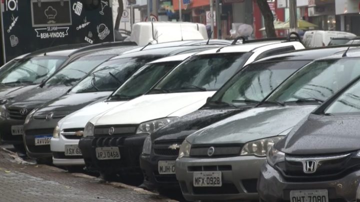 Demora na definição sobre estacionamento rotativo dificulta comércio em Chapecó