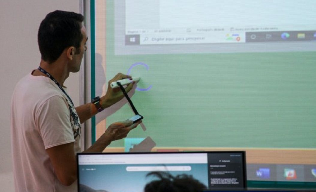 Governo de SC investe R$ 8,57 milhões para instalar lousas digitais; confira a lista das escolas