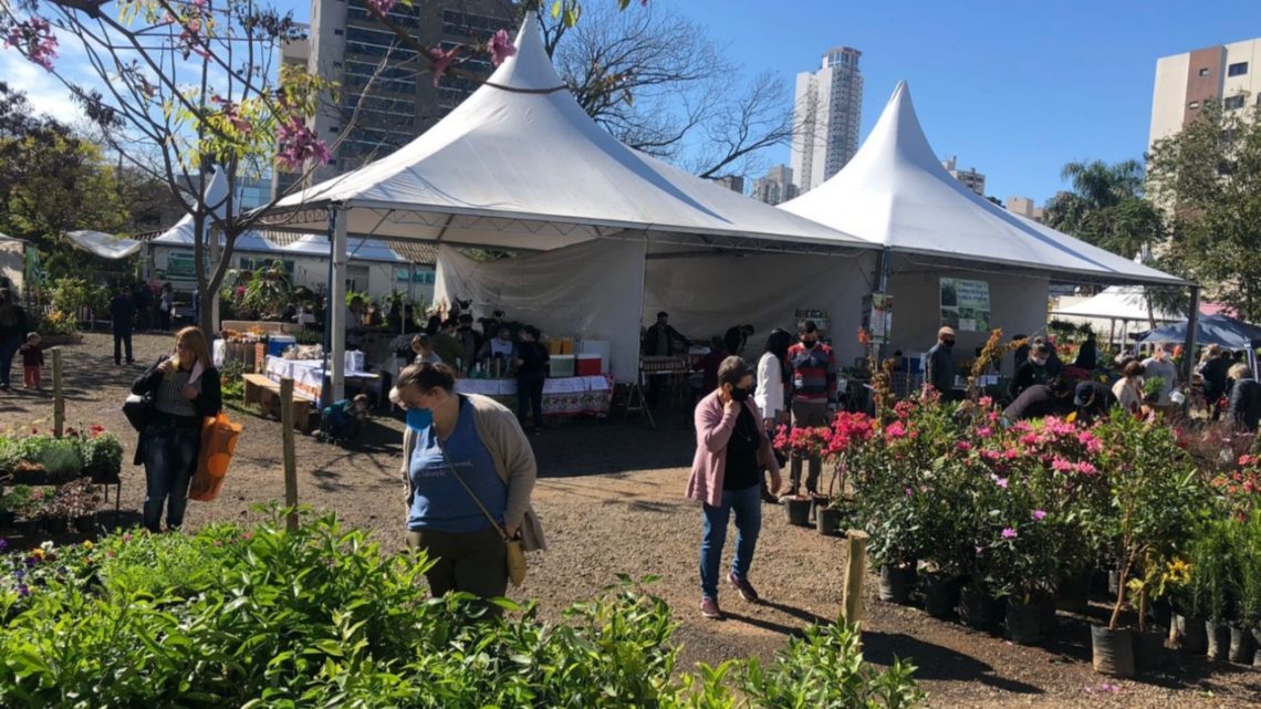 Mercado Público terá feira de mudas, flores, produtos coloniais e artesanato em Chapecó