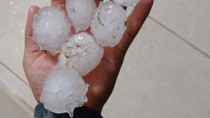 Vídeos: tempestade provoca chuva de granizo e ventos fortes no Oeste de SC