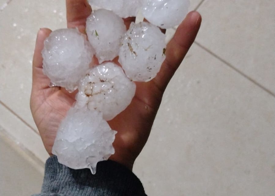 Vídeos: tempestade provoca chuva de granizo e ventos fortes no Oeste de SC