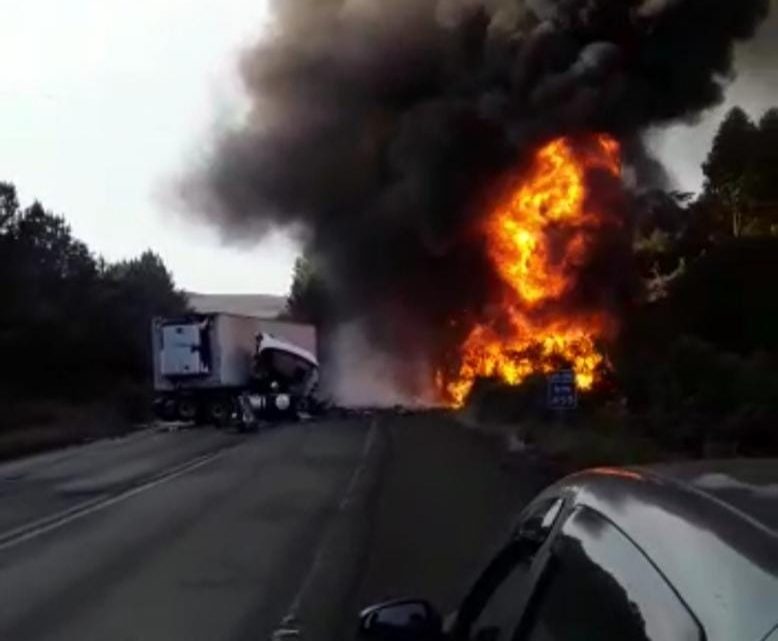 Vídeo: acidente com caminhão de combustível mata dois motoristas na BR-282
