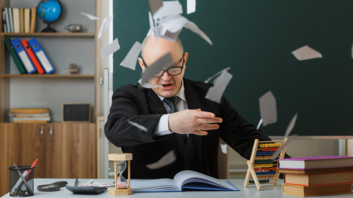 Professor é multado por ataque de fúria em sala de aula em SC