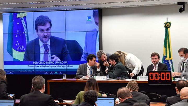 Orçamento do governo prevê valor do salário mínimo de 2023; veja quanto