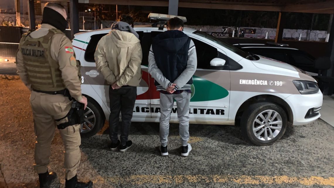 Traficantes que usavam carros de aplicativo para entrega de drogas são presos em SC