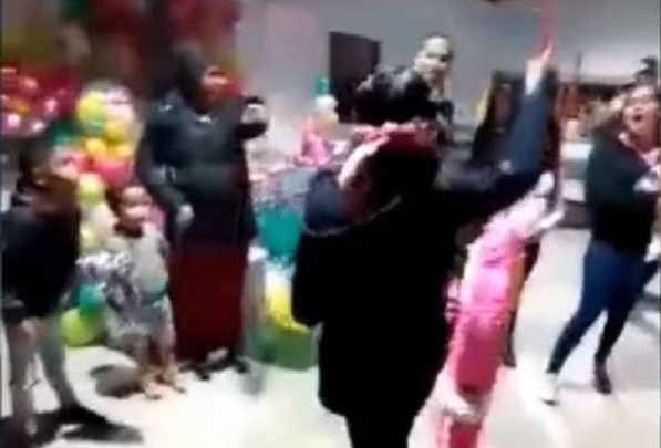 Vídeo mostra desabamento de telhado em festa