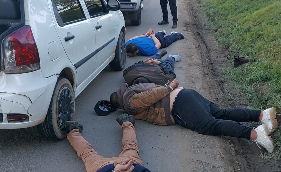 Polícia de SC liberta caminhoneiro sequestrado no Paraná
